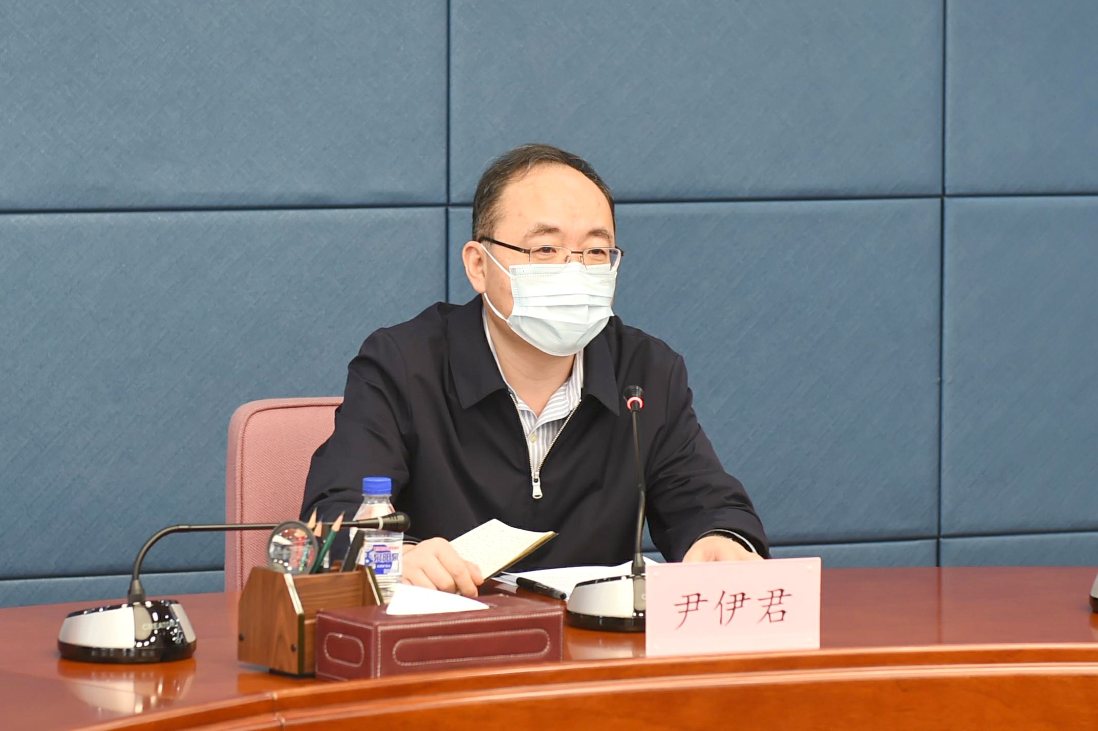 办公室联合党支部召开“传承红色精神 争做有为青年”主题党日活动