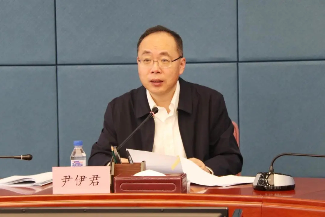 尹伊君检察长在省检察院业务数据分析研判会商会议上强调：坚持问题导向 强化跟踪督导 持续推动各项检察业务抓出成效