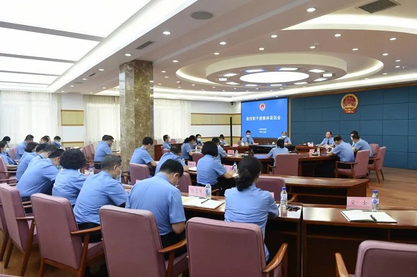 省检察院召开中层领导干部集体谈话会强调：中层领导干部要在担当尽责中 为检察人员立标杆作表率